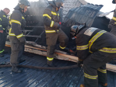 28.10.2025 спасатели-пожарные  Службы спасения  г. Краснодара тушили строящееся здание в ЖК «Крепость» на  улице  Новомихайловская.