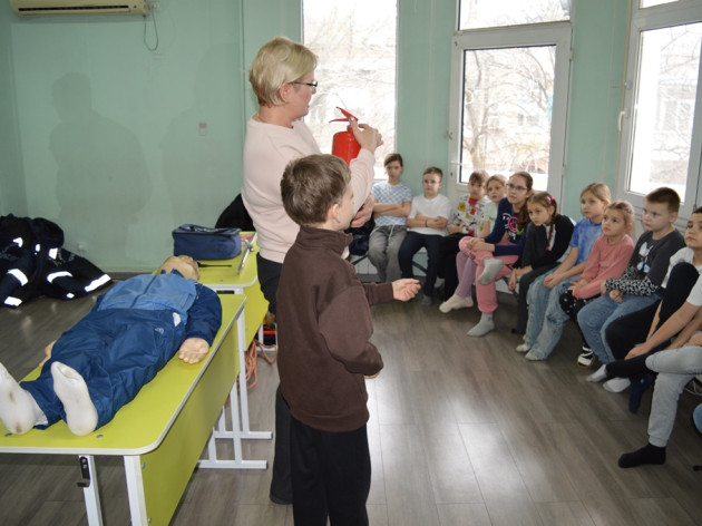 ОТКРЫТЫЙ УРОК ПО ОСНОВАМ БЕЗОПАСНОСТИ В ДЕТСКОМ ЦЕНТРЕ «КАРАНДАШ»