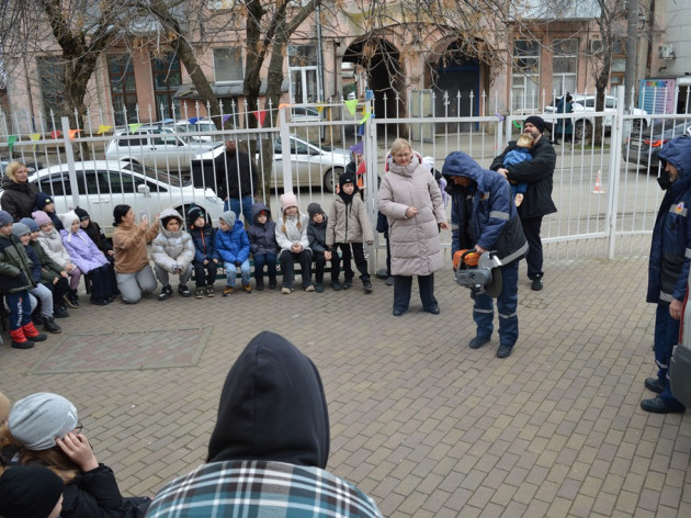 ОТКРЫТЫЙ УРОК ПО ОСНОВАМ БЕЗОПАСНОСТИ В ДЕТСКОМ ЦЕНТРЕ «КАРАНДАШ»