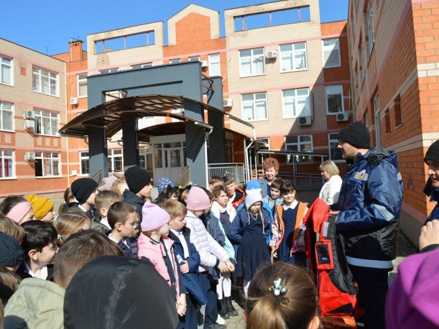 ОТКРЫТЫЙ УРОК ПО ОСНОВАМ БЕЗОПАСНОСТИ В МАОУ СОШ № 101